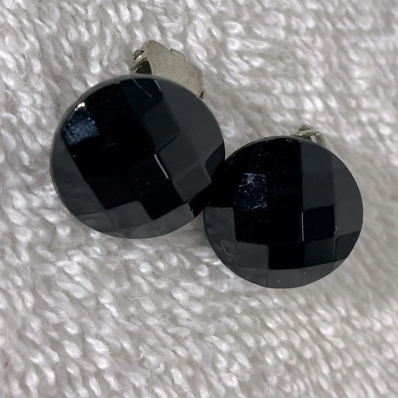 Vintage Black Plastic Multi  Facet Circle Clip On Earrings - Picture 4 of 8